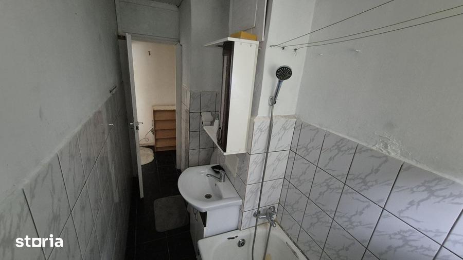 Apartament cu 3 camere semidecomandat în Șagului