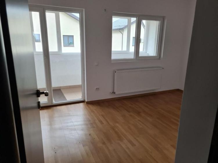 Casă cu 4 camere cu Teren 70 Mp în Exterior Vest