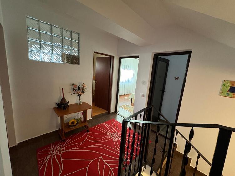 Casă individuală cu 7 camere cu Teren 259 Mp în Jilava