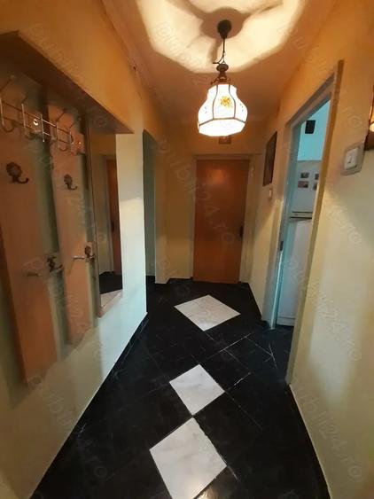 Apartament cu 4 camere decomandat în Trivale