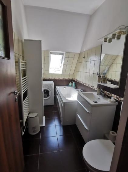 Apartament cu 3 camere semidecomandat, mobilat în Girocului