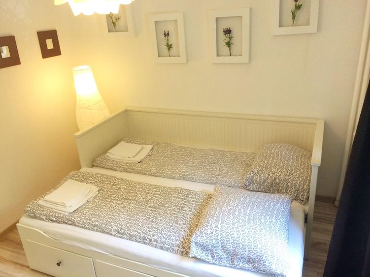 Apartament cu 3 camere semidecomandat în Tineretului