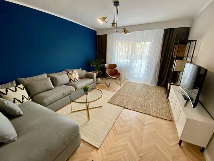Apartament cu 3 camere decomandat în Central