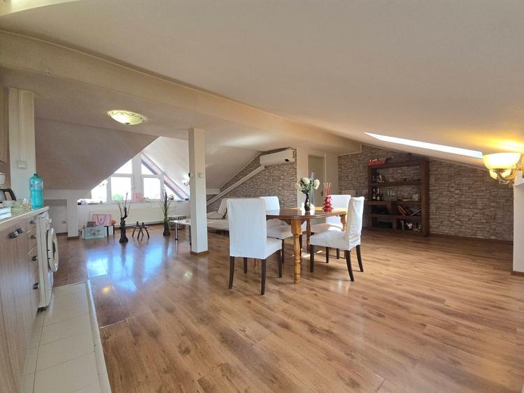Apartament cu 4 camere semidecomandat în Dobroești