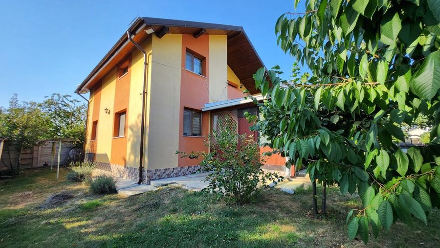 Casă individuală cu 4 camere cu Canalizare în Prundu