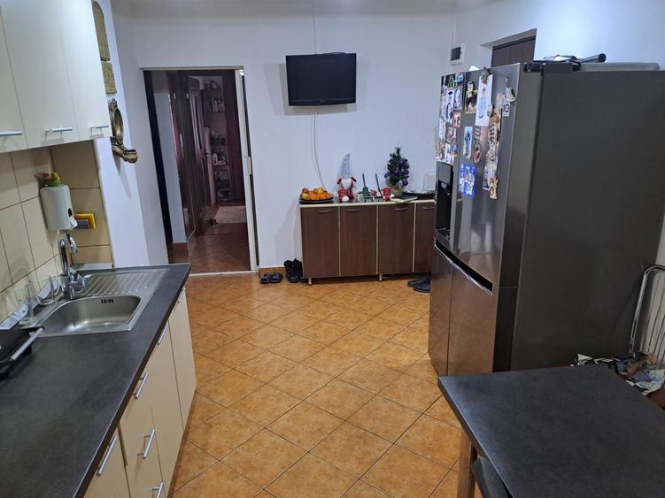 Apartament cu 4 camere decomandat, mobilat în Sălaj