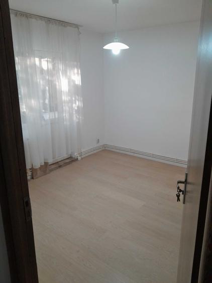 Apartament cu 2 camere semidecomandat în Tătărași