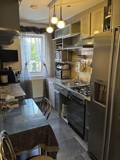 Apartament cu 3 camere semidecomandat în Central
