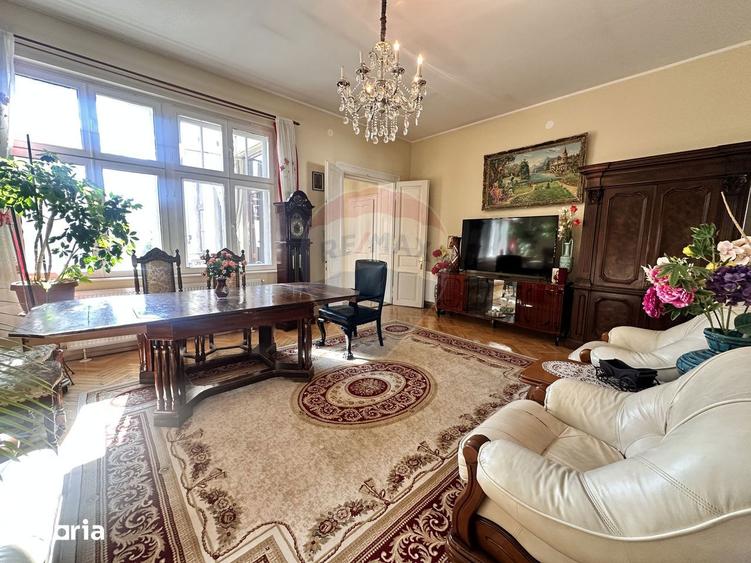 Apartament cu 4 camere, mobilat în Central