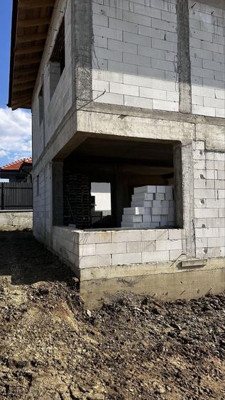 Casă cu 4 camere în Chinteni