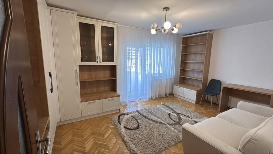 Apartament cu 3 camere decomandat în Mărăști