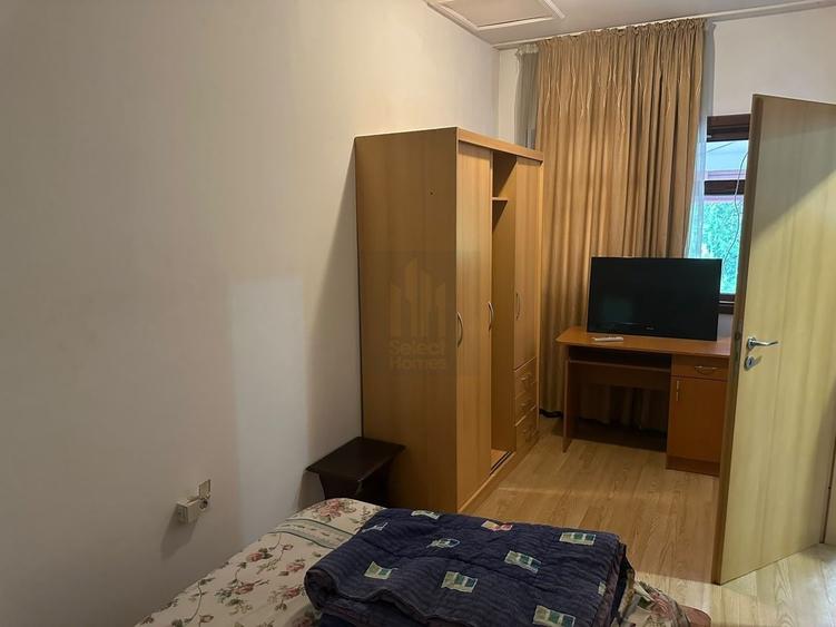 Casă individuală cu 16 camere cu Canalizare în Central
