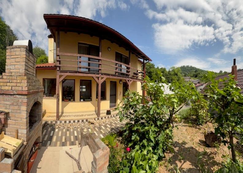 Casă individuală cu 5 camere cu Canalizare în Orașul Vechi