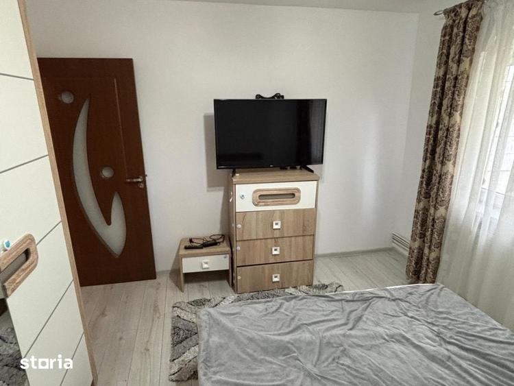 Apartament cu 3 camere decomandat în Rovine