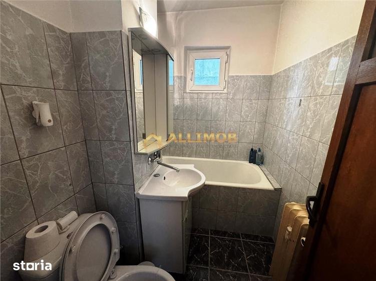 Apartament cu 2 camere decomandat în Republicii