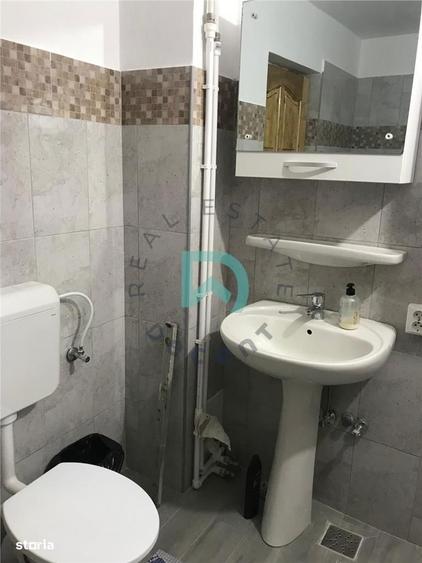 Casă cu 5 camere cu Teren 500 Mp în Stupini