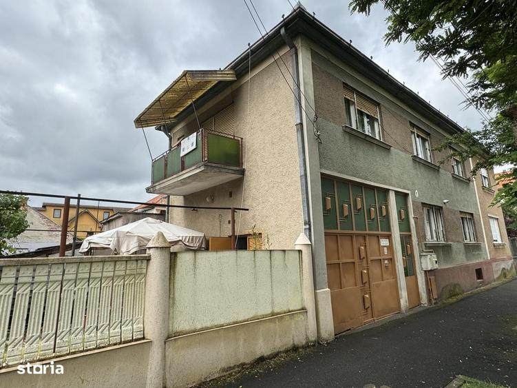 Casă cu 4 camere decomandat cu Teren 100 Mp în 14 Mai