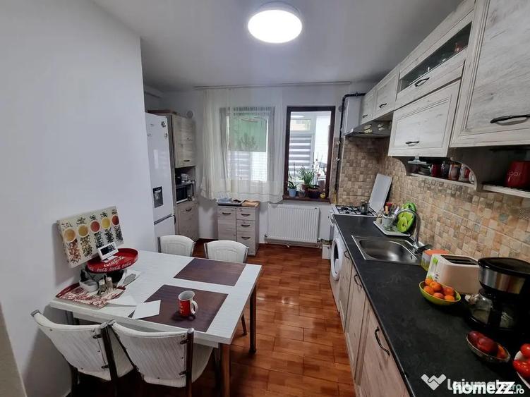 Apartament cu 3 camere semidecomandat în Peninsula