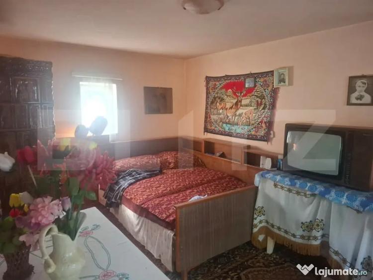 Casă cu 5 camere cu Teren 2100 Mp în Gura Foii