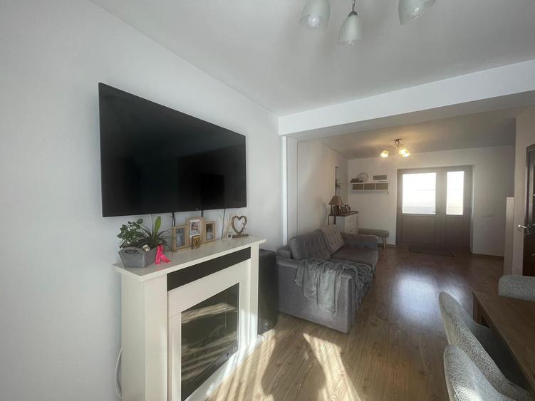 Duplex cu 3 camere cu Canalizare în Florești