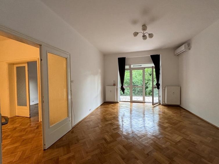 Apartament cu 3 camere decomandat, mobilat în Cișmigiu