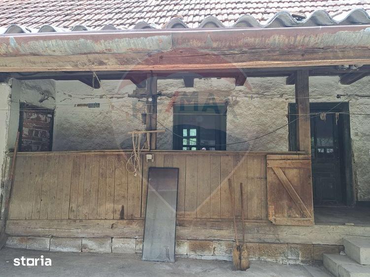 Casă cu 4 camere cu Teren 2800 Mp în Dezna