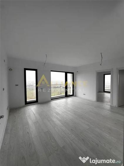 Apartament cu 3 camere semidecomandat în Fundeni