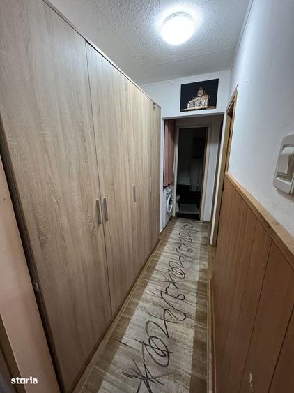 Apartament cu 3 camere semidecomandat, mobilat în Mihai Viteazul