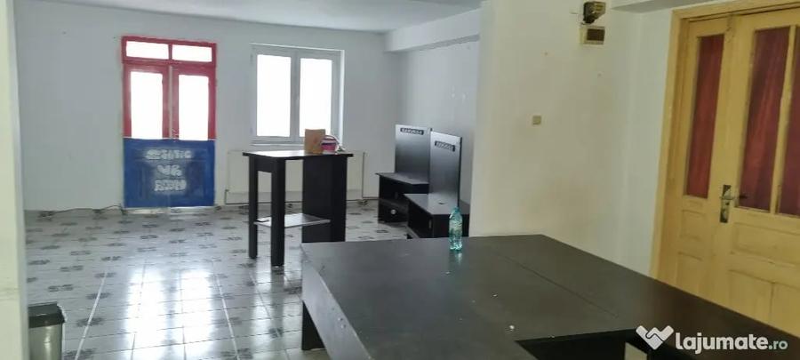 Spațiu comercial, de 100 mp, în Central