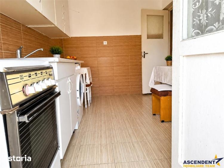Apartament cu 3 camere decomandat în Bartolomeu