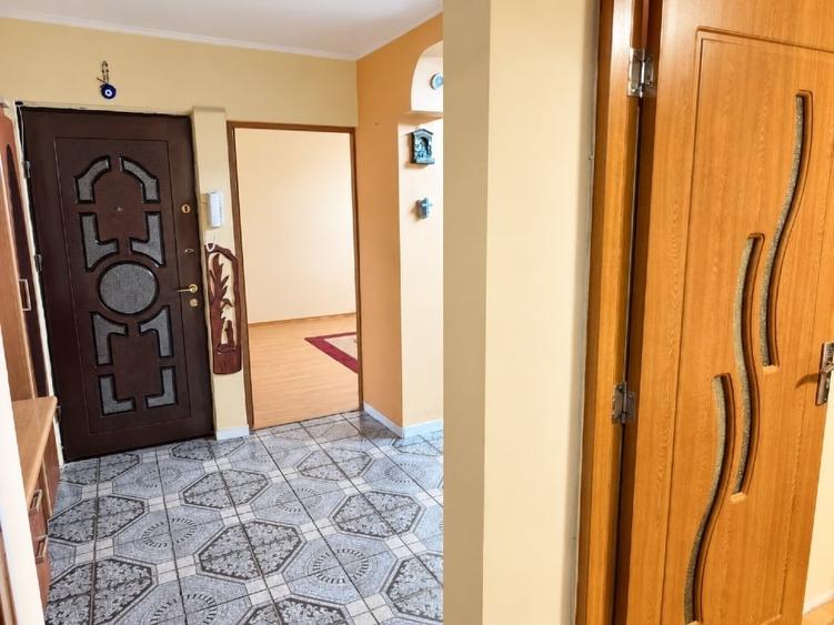 Apartament cu 2 camere decomandat, mobilat în Sebastian