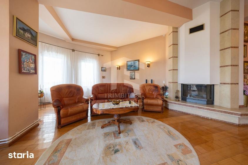 Casă cu 8 camere cu Teren 1553 Mp în Central
