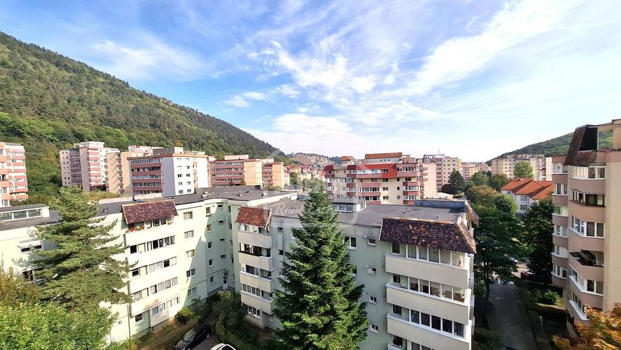 Apartament cu 4 camere decomandat în Răcădău