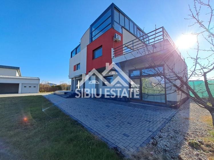 Casă individuală cu 6 camere cu Canalizare în Șura Mică