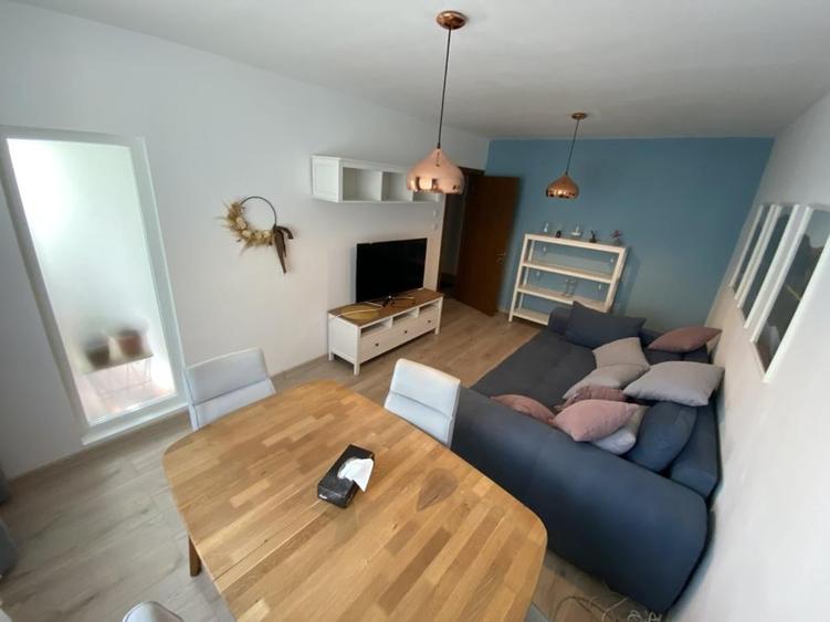 Apartament cu 3 camere decomandat în Olteniței