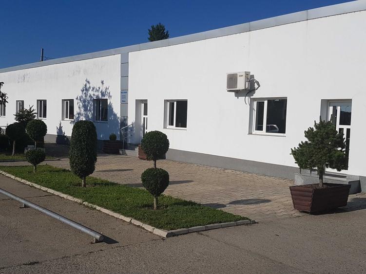 Spațiu comercial, de 20 mp, în Izvoare
