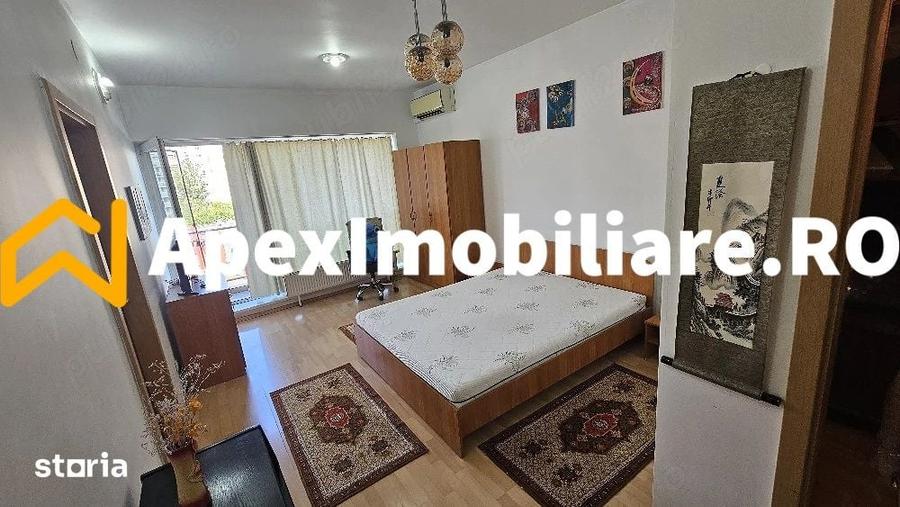 Garsonieră decomandată în Titan