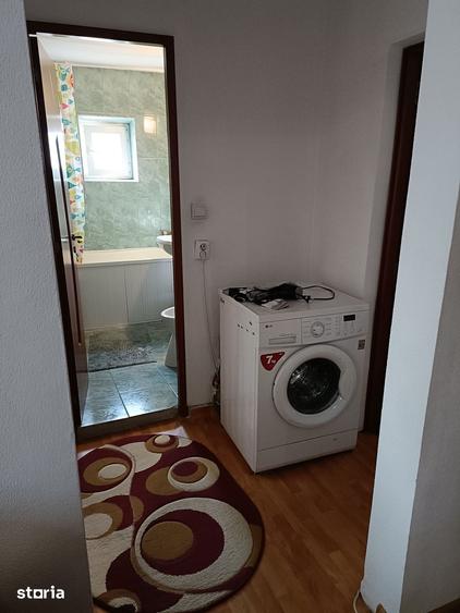 Apartament cu 3 camere semidecomandat în Exterior Vest