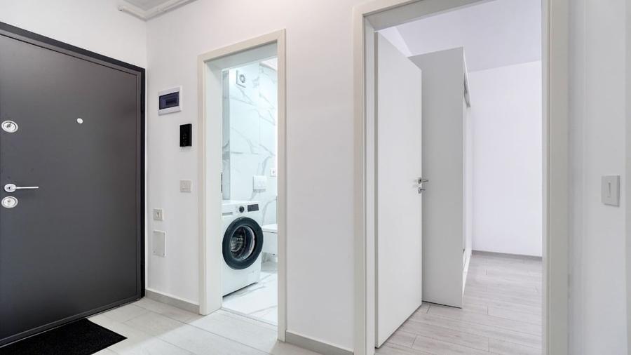 Apartament cu 3 camere decomandat, mobilat în Tractorul