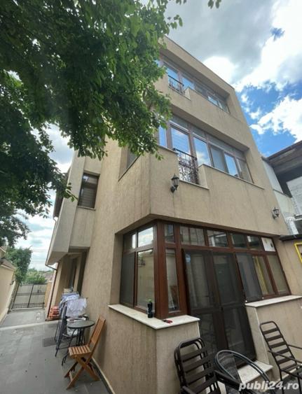 Casă individuală cu 9 camere cu Canalizare în Colentina