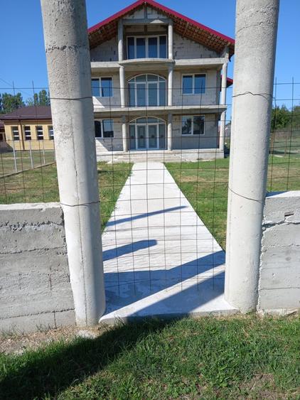 Casă cu 4 camere în Corbii Mari