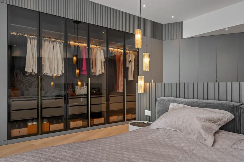 Apartament cu 5 camere decomandat, mobilat în Barbu Văcărescu