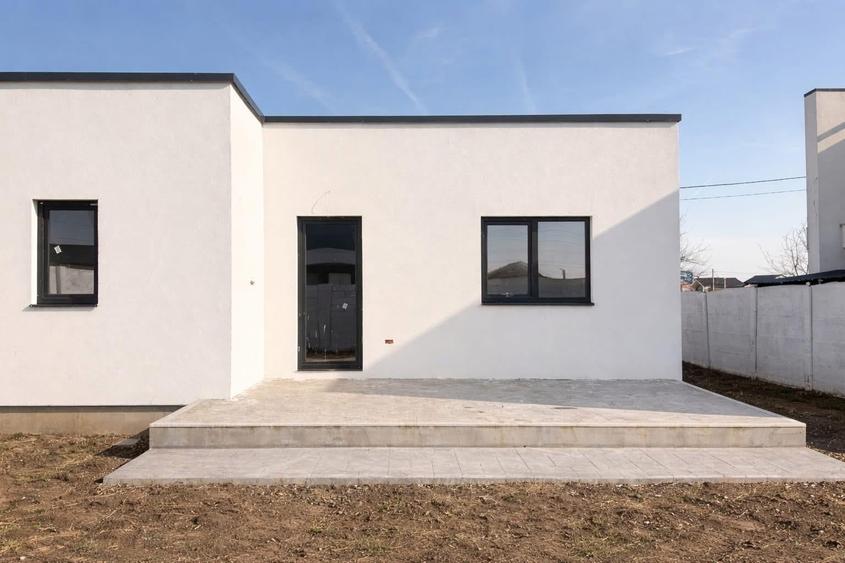 Duplex cu 3 camere cu Canalizare în Moșnița Nouă