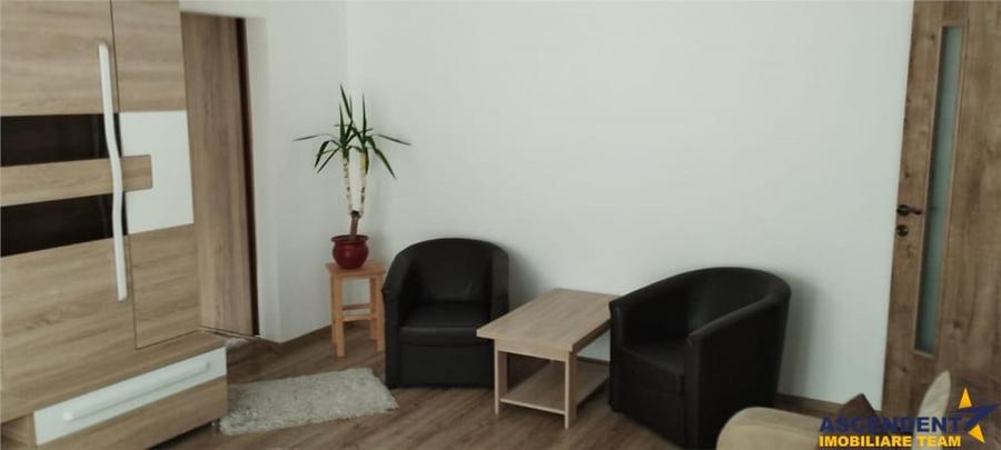 Apartament cu 2 camere semidecomandat în Simeria