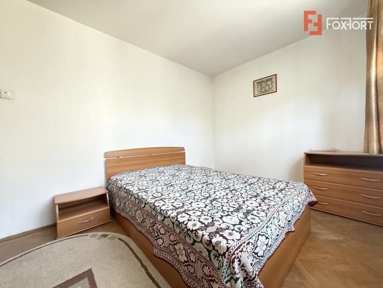 Apartament cu 3 camere semidecomandat, mobilat în Dacia
