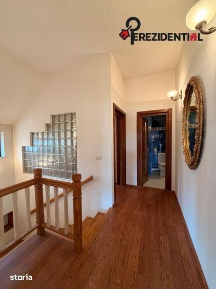 Casă cu 6 camere cu Teren 520 Mp în Văcăresti