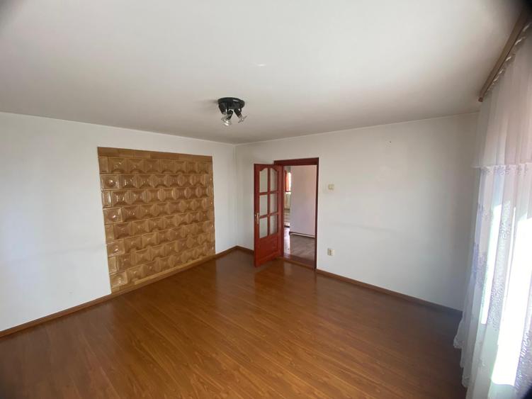 Casă individuală cu 8 camere cu Teren 1820 Mp în Vadu Moldovei