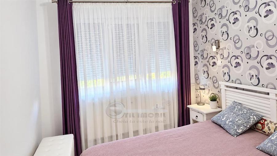 Apartament cu 3 camere decomandat în Podu Roș