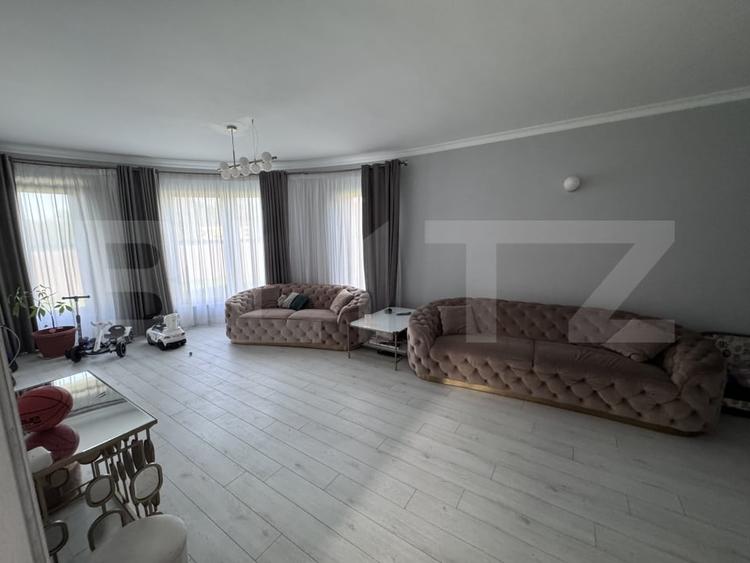 Casă individuală cu 5 camere cu Canalizare în Vest