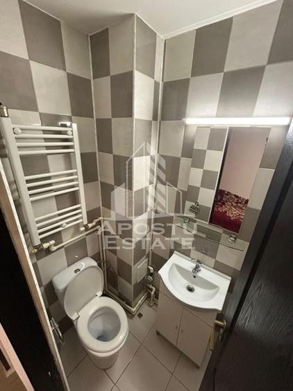 Apartament cu 3 camere semidecomandat în Aradului
